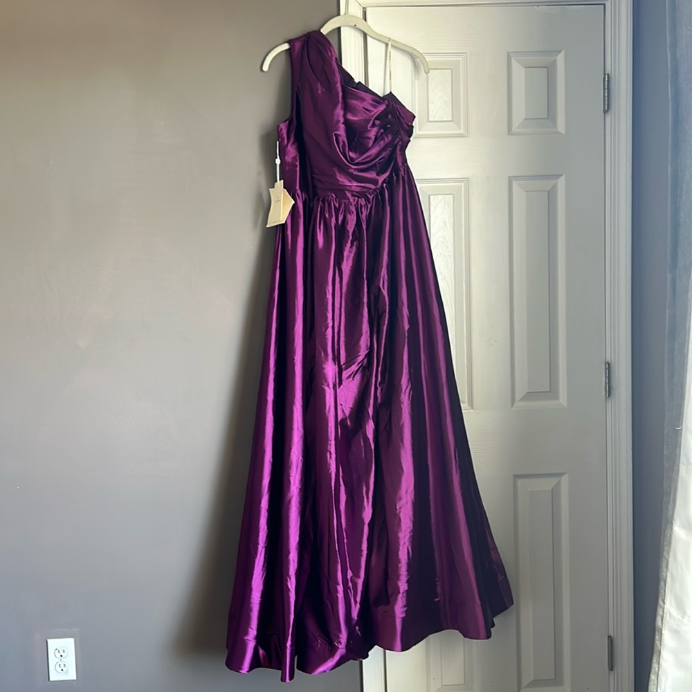 Women’s one shoulder satin gown in orchid